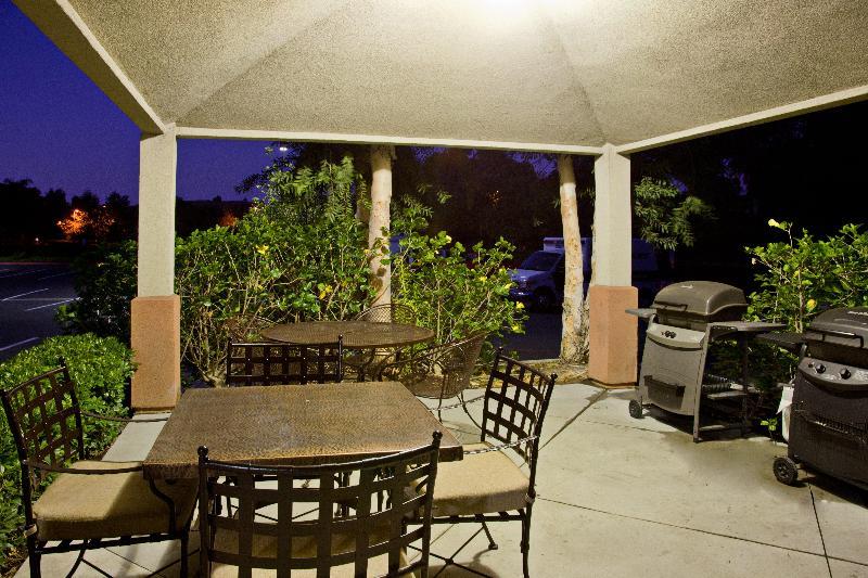 Sonesta Simply Suites Irvine East Foothill Lake Forest Exterior foto