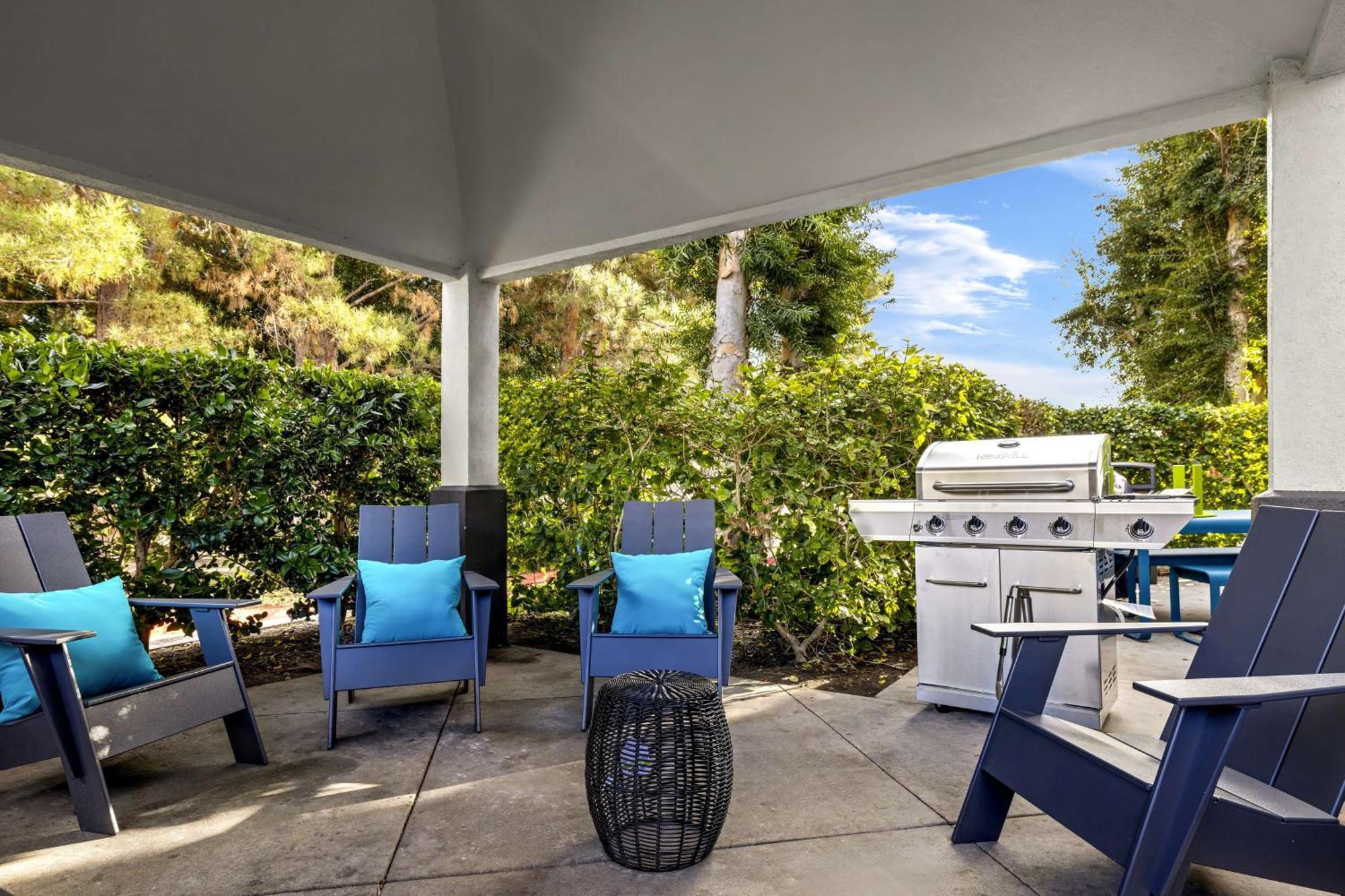 Sonesta Simply Suites Irvine East Foothill Lake Forest Exterior foto