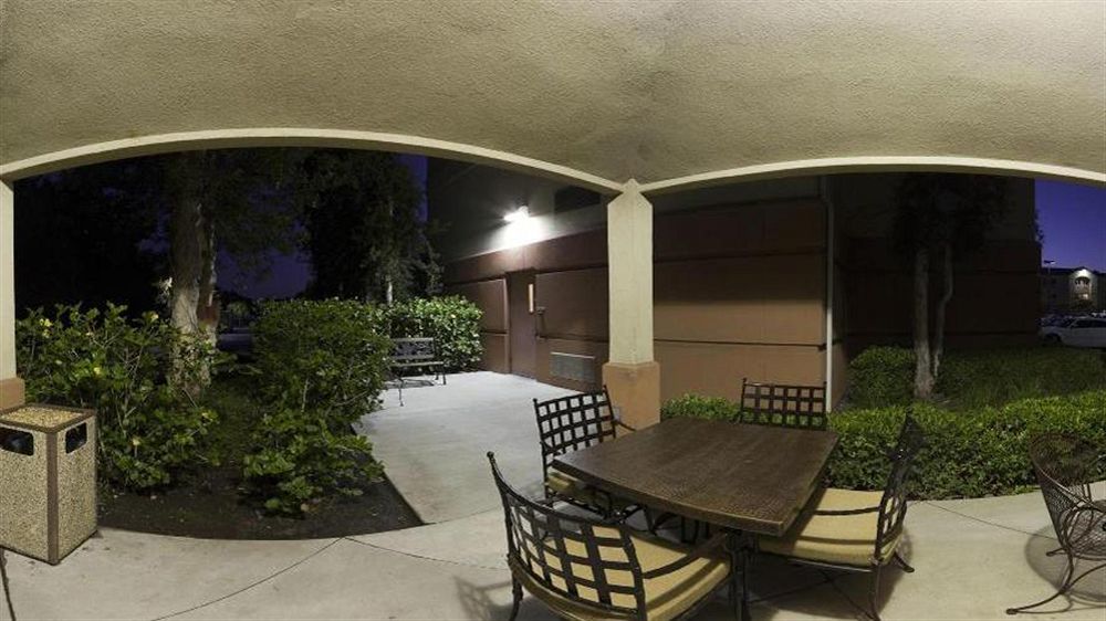 Sonesta Simply Suites Irvine East Foothill Lake Forest Exterior foto